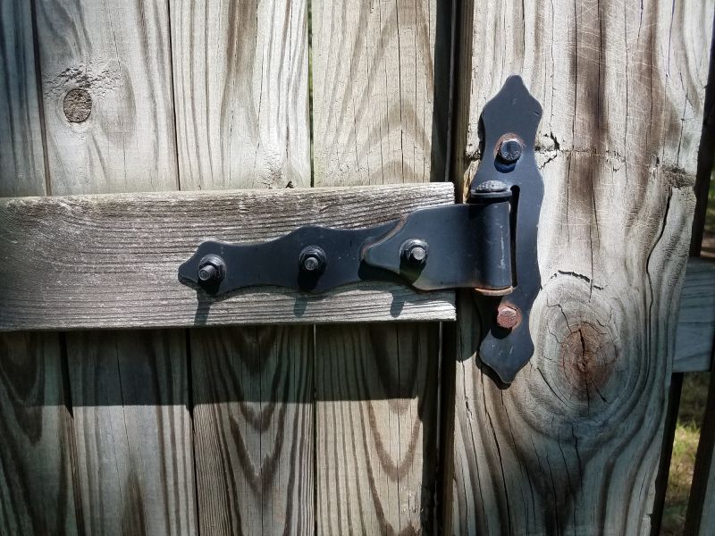 Fence Gate Hinge Repair